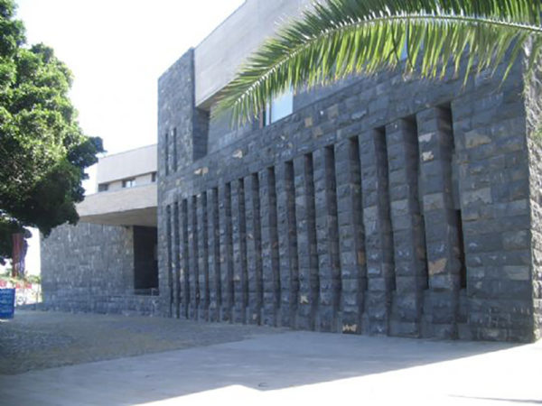 Fachada Presidencia Gobierno de Canarias en Piedra Molinera