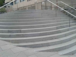 Escalera Granito Gris Oscuro Centro de Visitantes